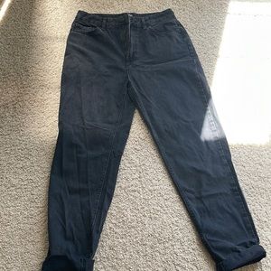 Urban Outfitters BDG Mom High-Rise Black Jeans. Size 29